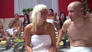 Большая чешская туса продолжается групповым сексом всех со всеми