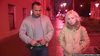 Смуглый чувак снял молодую русскую блондинку и кончил в пизду
