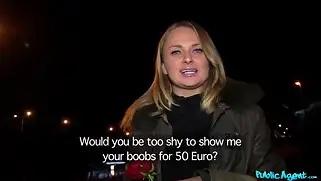Симпатичная русская блондинка сосет хуй пикапера и ебется с парнем