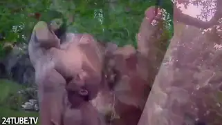 Испанская шлюха Фабиана кайфует от секса на свежем воздухе прямо в лесу.