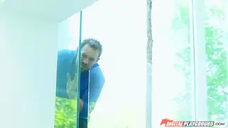 Служанка оказалась на кухне с хозяином и потрахалась с мужиком