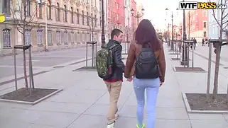 Пикапер без затей снял молодую русскую брюнетку и трахнул