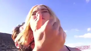 Секс в горах с телочкой, которая любит глубоко сосать член