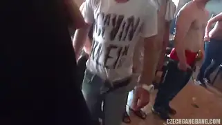 Тощую шлюху толпой трахают во все щели и кончают на неё сперму