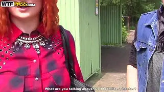 Пикаперы отвезли русскую телку на лесопилку и трахнули сучку