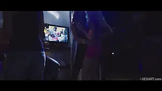 Лесбиянки лижут киски и кончают. Порно видео с Bella Blond, Eva Berger