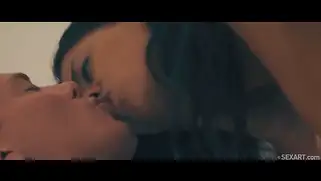 Coco De Mal не хочет залететь от парня и поэтому слезает с хуя