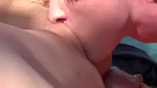 Горячая шлюха Zoey Monroe получила сквирт оргазм от секса.