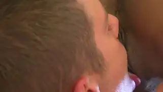 Мужик на кухне ебет негритянку. Порно видео с Kiki Minaj