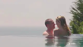 Kenna James любит трахаться под открытым небом и сосать член.