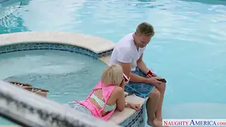 Домашняя порно оргия Diamond Foxxx, Marsha May, Levi Cash