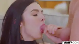 Двойное проникновение в дырки изящной сучки Marley Brinx