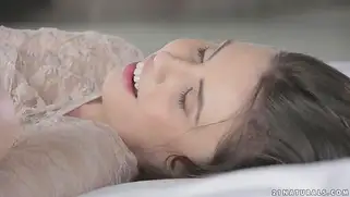 Красивый русский анал для молодой девушки Elle Rose