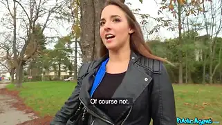 Парень девушки ждет на улице, пока пикапер трахает Amirah Adara.