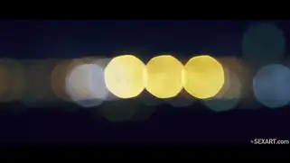 Nina North любит заниматься сексом в полной темноте в постели.