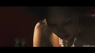 Nina North любит заниматься сексом в полной темноте в постели.