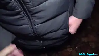 Порно пикап на улице вечером оказался удачным и телку нагнули.