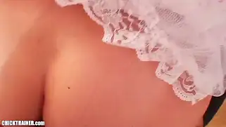 Britney Swallows получает сперму в рот от парня с большим хуем.