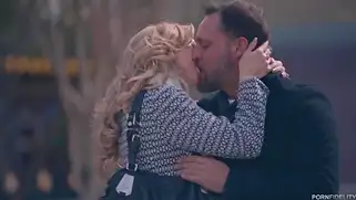Brandi Love нагуляла сексуальный аппетит и пошла трахаться в писю