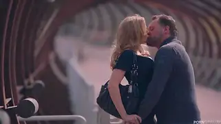 Brandi Love нагуляла сексуальный аппетит и пошла трахаться в писю