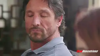 Tommy Gunn читал книгу, а Alina West предложила порнушку с ним.