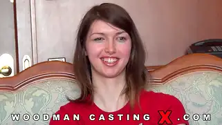 Стройная чешка с темными волосами Suzan Ayn на порно кастинге