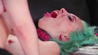 Dana DeArmond с подружкой устроили лесби шалости и трахается.