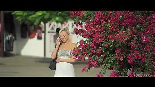 Лесбиянки Gala Brown, Naomi Nevena оказались в джакузи и ласкали киски