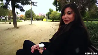 Пикапер на свежем воздухе трахнул в жопу телочку Anya Krey