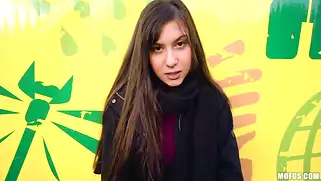 Пикапер на свежем воздухе трахнул в жопу телочку Anya Krey