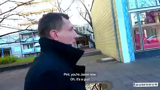 Сисястая шлюха с улицы огласилась на секс в машине за деньги.