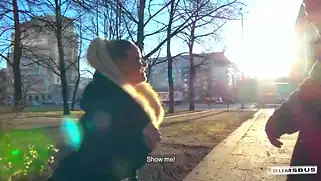 Сисястая шлюха с улицы огласилась на секс в машине за деньги.