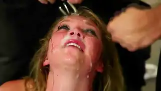 Много спермы на молодое женское лицо. Порно видео с Jessie Andrews