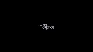 Парень в очках лижет писю студентке Little Caprice и трахает сучку