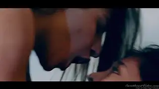 Голые чиксы устроили лесби секс и Abella Danger кончила первая.