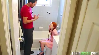 Рыженькой девушке с косами мужик кончает в рот. Порно видео с Dolly Little