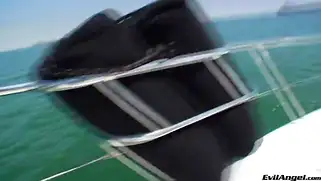 Море, солнце и супер секс с сисястыми телочками на яхте