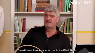 Иголки в сосках и БДСМ шалости приводят бабу в восторг и оргазм.