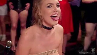 Горячие рабыни Roxanne Rae, Keira Nicole обкончались во время оргии