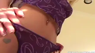 Несколко струй спермы получает в довольное лицо Shyla Stylez