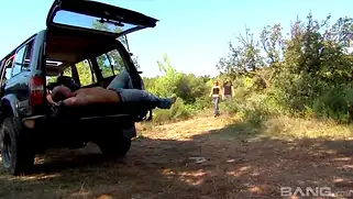 Телочку Ginger Hell вывезли на джиппинг и ебли во все отверстия