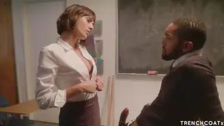 Janice Griffith получает от негра большой член в киску и ротик.