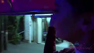 Джиа Пейдж трахается от первого лица, а тип кончил в пизду.