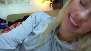 Khloe Kapri получает сперму в киску от парня после дрочки писи.