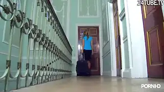Зрелая блондинка ласкает языком киску тёмноволосой лесбиянки