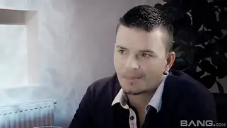 Анальная брюнетка с клевыми сиськами трахается по пьяни после ужина