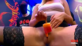 БДСМ видео где баба вылизывает задницы мужикам и глотает сперму