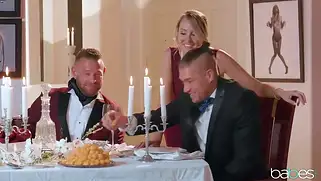 У мужика аристократа будет порно за столом с телкой и камшот