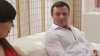 Парень сделал минет смазливой транс девушке и ебал жопу сучки