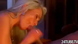 Оттрахал худую блонду и накормил её кучей спермы.